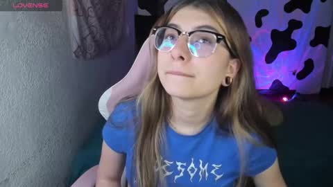 Snapshot of abbie_senjen chatting on 02.27.26 April online show from 02.27.26