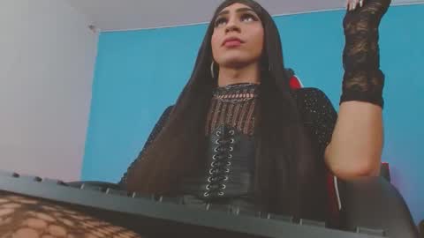 Abbigaiil online show from 01.04.25