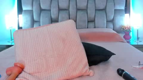 abby_blue01 online show from 02.25.25