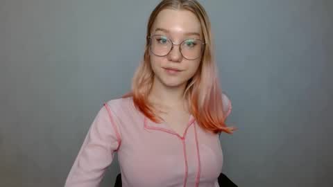 Abby Lovense is active online show from 12.22.24