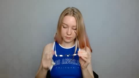 Abby Lovense is active online show from 01.03.25