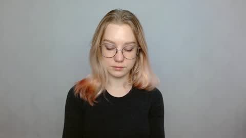 Abby Lovense is active online show from 01.05.25