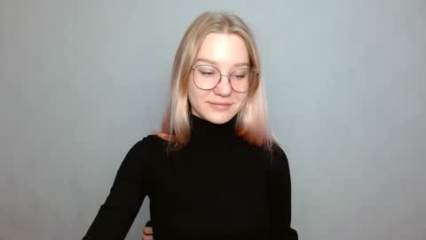 Abby Lovense is active online show from 01.07.25