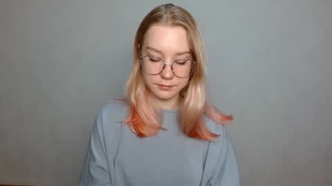 Abby Lovense is active online show from 01.08.25