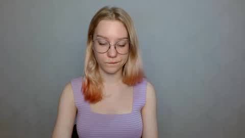 Abby Lovense is active online show from 01.10.25