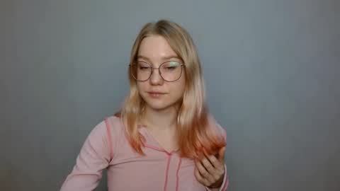 Abby Lovense is active online show from 01.12.25