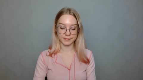 Abby Lovense is active online show from 01.19.25