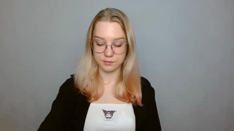 Abby Lovense is active online show from 01.21.25