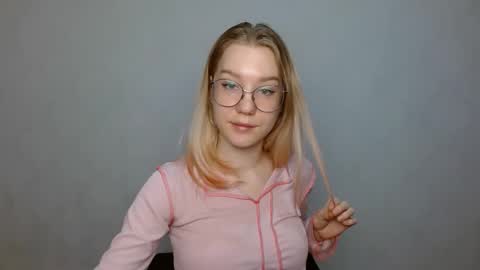 Abby Lovense is active online show from 01.29.25