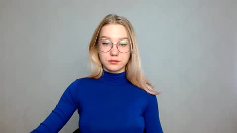 Abby Lovense is active online show from 02.19.25
