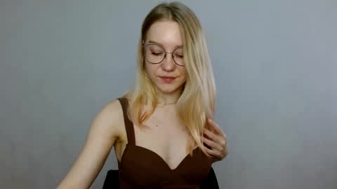 Abby Lovense is active online show from 02.25.25