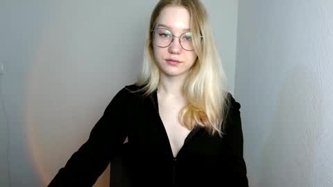 Abby Lovense is active online show from 03.12.25