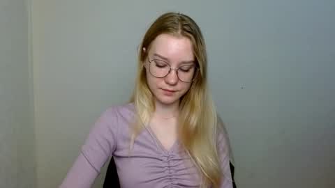 Abby Lovense is active online show from 11.15.25