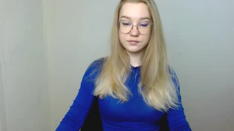 Abby Lovense is active online show from 04.20.26