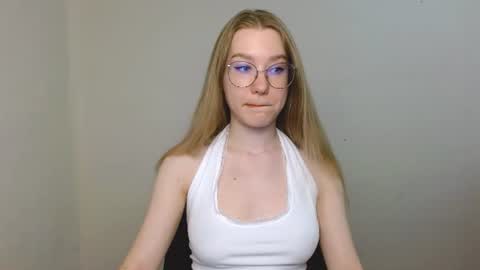 Snapshot of abbymoore__ chatting on 07.05.26 Abby Lovense is active online show from 07.05.26