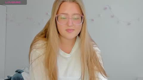 Abby    Stream at Sat  Sun  Mon  Fri online show from 09.20.25