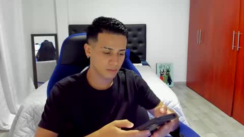 Independence model AbelAsburgo online show from 12.21.24