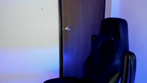 Independence model AbelAsburgo online show from 01.05.25