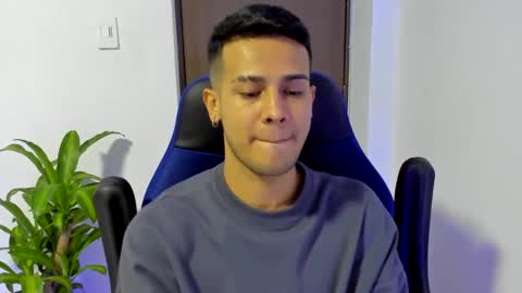 Independence model AbelAsburgo online show from 03.07.25