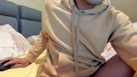 Independence model AbelAsburgo online show from 09.13.25