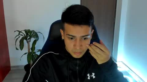 Independence model AbelAsburgo online show from 10.15.25