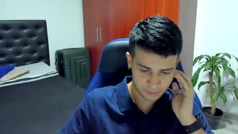 Independence model AbelAsburgo online show from 10.19.25