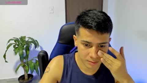 Independence model AbelAsburgo online show from 10.29.25