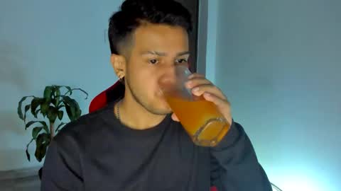 Independence model AbelAsburgo online show from 12.16.25