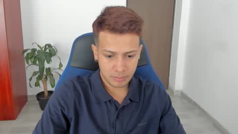 Independence model AbelAsburgo online show from 01.12.26