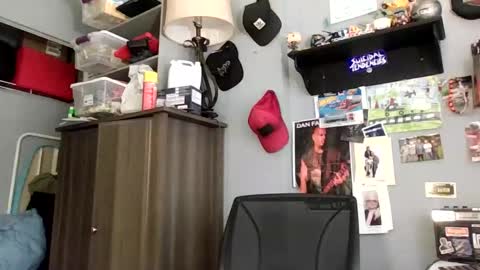 Snapshot of abennett76 chatting on 06.05.26 AJ online show from 06.05.26