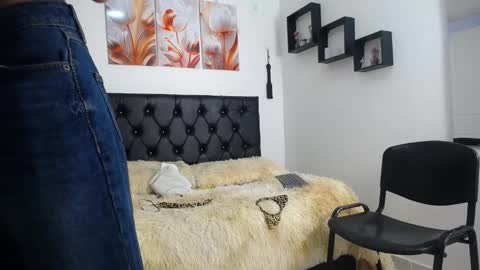 Snapshot of abigail_f00x chatting on 03.10.25 Abigail online show from 03.10.25