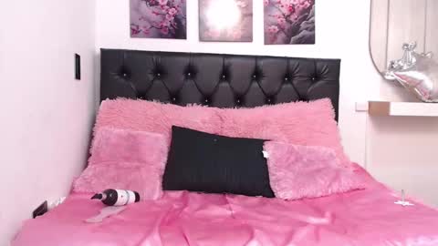 Snapshot of abigail_f00x chatting on 09.26.25 Abigail online show from 09.26.25