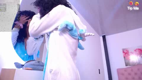 Snapshot of abigail_f00x chatting on 10.06.25 Abigail online show from 10.06.25