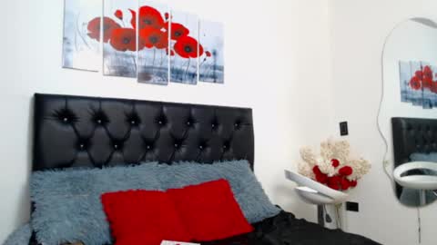 Snapshot of abigail_f00x chatting on 11.18.25 Abigail online show from 11.18.25