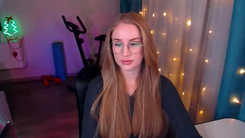 Snapshot of abigail_flex chatting on 12.08.24 Anna online show from 12.08.24