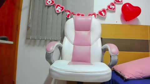 Snapshot of abiigail_fox chatting on 02.12.25 Abigail online show from 02.12.25