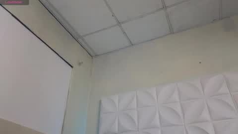 Abril  online show from 02.13.25