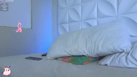 Abril  online show from 02.20.25