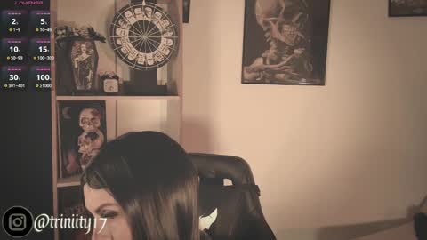 Snapshot of abril__colen chatting on 12.12.24 April online show from 12.12.24