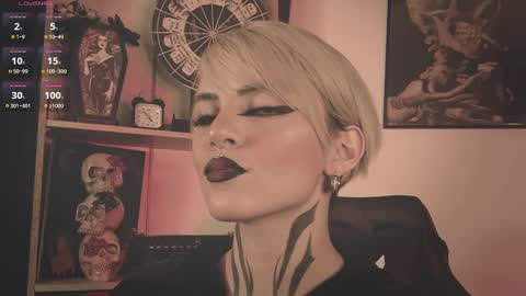 Snapshot of abril__colen chatting on 12.19.24 April online show from 12.19.24