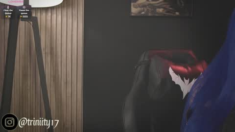 Snapshot of abril__colen chatting on 12.23.24 April online show from 12.23.24