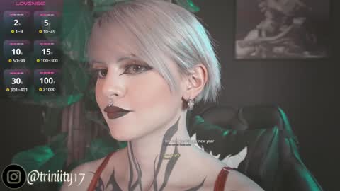 Snapshot of abril__colen chatting on 12.31.24 April online show from 12.31.24