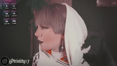 Snapshot of abril__colen chatting on 02.20.25 April online show from 02.20.25