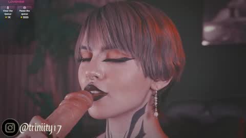 Snapshot of abril__colen chatting on 02.20.25 April online show from 02.20.25