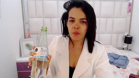 Snapshot of abril_beltran_ chatting on 12.20.24 Abril Beltran online show from 12.20.24