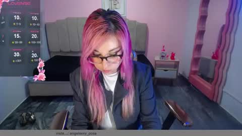 Snapshot of abril_ch_ chatting on 10.28.25 abril_ch_ online show from 10.28.25