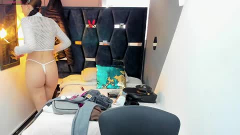 Abril Fox online show from 04.15.26