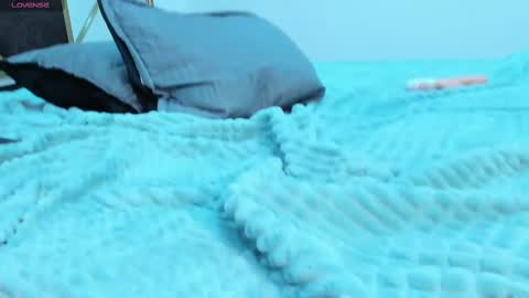 AbrilSonne online show from 12.27.24