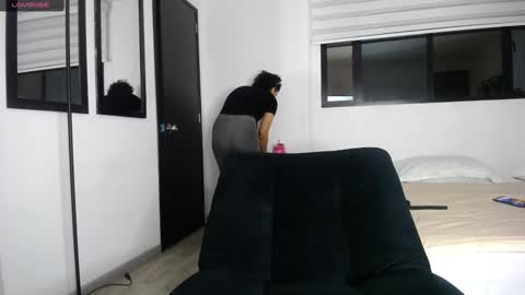 AbrilSonne online show from 09.19.25