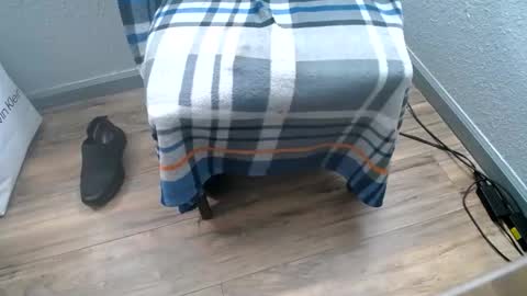 Snapshot of absolootzro chatting on 01.06.25 absolootzro online show from 01.06.25